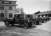 Utställda lastbilar av märket Stewart från AB August Huzells. Bilden tagen ca 1932.