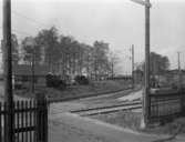 Järnvägsövergången mellan Tormestad och Herrhagen med Åttkanten på sin ursprungliga plats till höger, på en bild tagen i början på 30-talet.