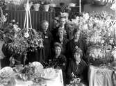 Blomsterhandeln Gullvivans personal i slutet av 1920-talet. Ett butiksnamn som fortfarande finns kvar i Karlstad.