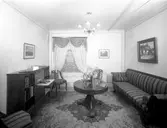 Visningsrum för Gullstrands möbler. Företaget låg i östra hörnet av Kungsgatan–Östra Torggatan.