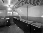 Historisk bildsvit från företaget Branzells AB med verksamhet inom bilelektronik och batteritillverkning m m. Bilden, tagen runt 1930, visar lasarettets reservelkraft i form av en batteristation.