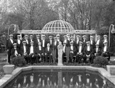 1908-års studenter firar 25-årsjubileum i Stadshotellets trädgård.