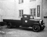 Lastbil från Lindblads Motor AB av märket Reo Speed Wagon. Bilden togs 1933.