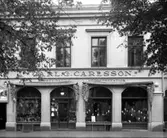 CGC, grundat 1924, med sin ursprungliga affär på Kungsgatan 22 före nuvarande lokalisering på Drottninggatan. Bilden tagen 1930.