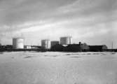 Karlstads första petroleumcisterner i Yttre hamn. Bilden tagen i början av 30-talet.