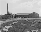 AB Karlstads Snickerifabrik på Tormestad runt år 1930. Byggnaden är nu en del av fastigheten Pumpgatan 5.