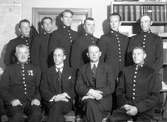 Polisen hos fotografen år 1936. Nere till vänster sitter  poliskonstapel Carl Johan 