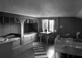 Interiör från ett privat BB på Sommaro med adress Skogsstigen 1 A. Bilden togs 1937.