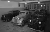 Motoraktiebolagets utbud av Volvobilar år 1938. Företaget låg i Drotthuset  på 1930-talet och flyttade sedan till Herrgårdsgatan 10-12.