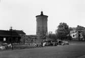 Herrhagens vattentorn byggdes 1889, höjdes år 1904 för att klara vattenförsörjningen  till det kommande bygget av Herrhagsskolan, och är numera ombyggt till bostäder. Bilden tagen 1944.
