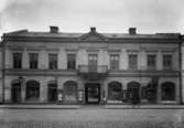 Wilhelm Bäckmans Färghandel på Västra Torggatan 9 i kvarteret Druvan år 1940. Huset byggdes något år efter branden.