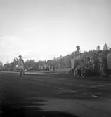 Bengt Högström vinner ett lopp på Tingvalla 1944.