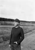 Författarinnan Sigge Stark, pseudonym för Signe Björnberg 1945. Hon hade vid denna tid en bostad och ett häststall vid Arvidslund nordost om Färjestads travbana.