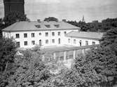 Vy år 1939 över en fastighet på Herrhagen ägd av stiftelsen Carl och Anna Lundins minne med syftet att tillhandahålla bostäder för äldre damer. Numera en privat hyresfastighet.