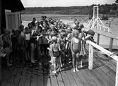 Karlstad stads barnläger vid Alsters strandbad år 1940. Den ursprungliga förlagan till  senare tids Bomstads-, Örsholms- och Sundstaläger.