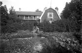 Trädgårdsmästare Larssons ännu kvarstående villa i Gräsdalen på en bild från 1922.