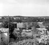 Bild tagen en majdag i Karlstad från kvarteret Baggen mellan Föreningsgatan och Smålandsgatan året 1949.