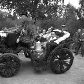 Rundturen i Karlstad år 1949 med blomsterdrottningen.