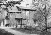 Kvarteret Almen i Karlstad: Tidholmsgården, byggd på 1850-talet och riven 1961. Bilden togs i början på 1950-talet.