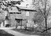 Kvarteret Almen i Karlstad: Tidholmsgården, byggd på 1850-talet och riven 1961. Bilden togs i början på 1950-talet.