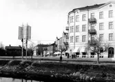 Östra Kanalgatan och Hagatorget på en bild från 1915.