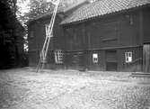 Landshövdingegårdens ekonomibyggnader i slutet av 1930-taket.