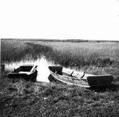 Båtar vid sjö (Mårdängsjön?).
