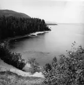 Orbaden vid Orsjön. Åsberget i fonden.