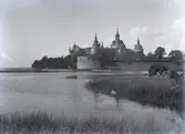 Kalmar slott med Lycksalighetens ö i förgrunden.