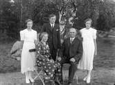 Familjegrupp fem personer.
 Axel Nilssons familj.
Från vänster : Sivan Nilsson f.1922, Ester Nilsson f.1892 d.1953, Börje Nilsson f.1920 d.2003, Axel Nilsson f.1883 d.1963 och Ragnhild Nilsson f.1924 d.1997.