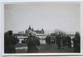 Militärövning i Kalmarsundsparken i Kalmar 1941. I bakgrunden syns Kalmar slott.