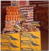 Reklam för sylt och marmelad av Konsums eget märke Winner, på Domus i Kalmar.