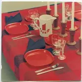 Dukning med matservis från Domus, på varuhuset i Kalmar.