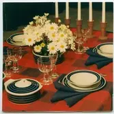 Dukning med matservis från Domus, på varuhuset i Kalmar.