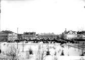 Stora Torget från väster. Vårmarknad 1907.
Fotograf E Sörman.

Försöksomgång utläggning stora bilder.