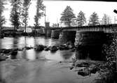 Järnvägsbron vid Östuna 1918-1920.
Fotograf E Sörman.