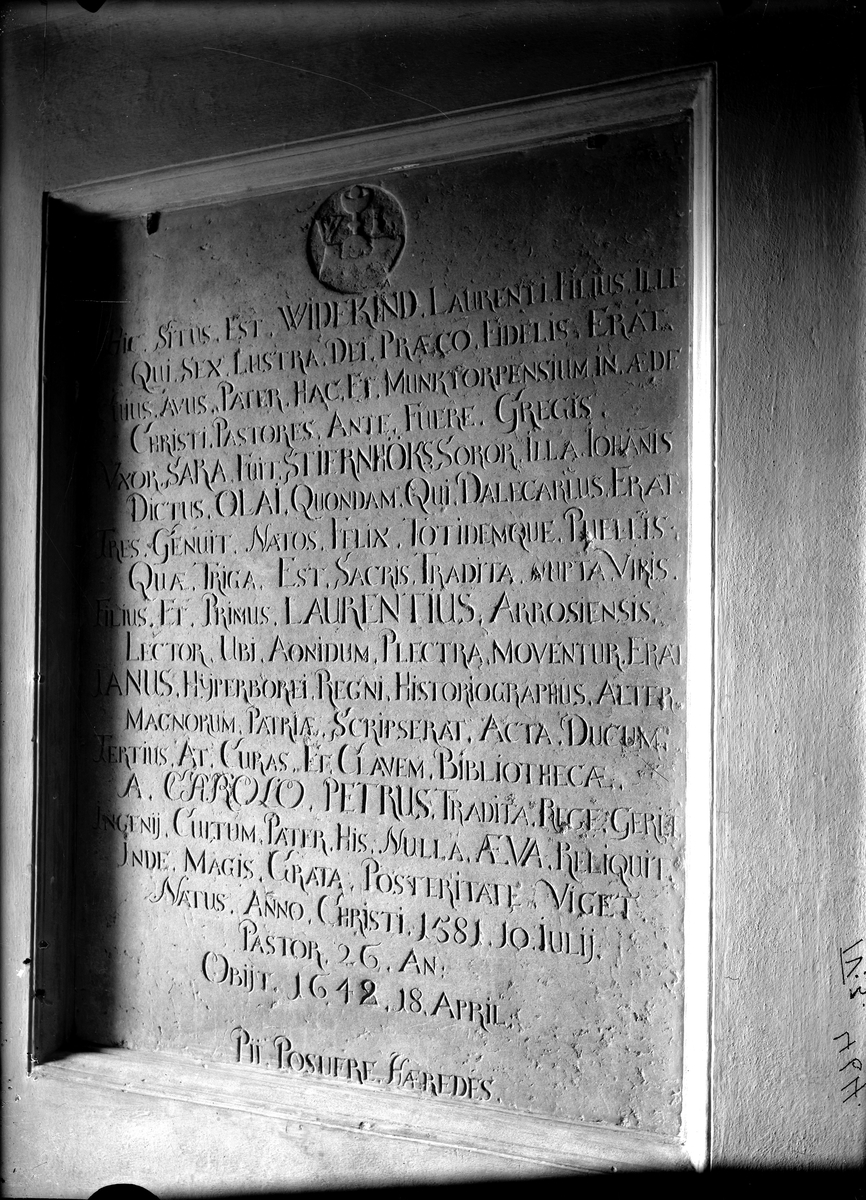 Ellert Johan Viktor Sörman, Gravhäll, Bro kyrka 1931. Fotograf E Sörman.