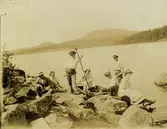 Här syns några systrar till Elna Brundin, kanske en kusin.