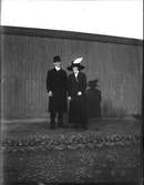 Elna och David Brundin på promenad i Gävle, kanske 1911.