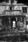 En bild från Lingbo, disponentbostaden som familjen Brundin hyrde om somrarna. Foto 1926-27.