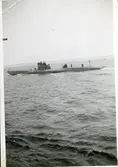 Gåva av Kenneth Larsson, son till Gösta Larsson. Fotografier från Gösta Larssons tjänstgöring i flottan. Fotografier från 1937 - 1954.
Ubåten Springaren sommaren 1938
