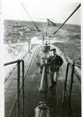 Gåva av Kenneth Larsson, son till Gösta Larsson. Fotografier från Gösta Larssons tjänstgöring i flottan. Fotografier från 1937 - 1954.
Gösta Larsson på en ubåt