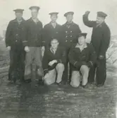 Gåva av Kenneth Larsson, son till Gösta Larsson. Fotografier från Gösta Larssons tjänstgöring i flottan. Fotografier från 1937 - 1954.
Viss