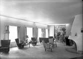 Grand Central Hotell, Gävle. Sällskapsrum med Nylunds relief i bakgrunden . Juni månad 1946