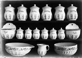 Kryddhylla med skäppor och skålar, Gefle Porslinsfabrik.