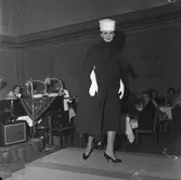 Mannekänguppvisning på Centralhotellet. 19 september 1956.