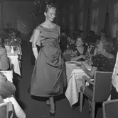 Mannekänguppvisning på Centralhotellet. 19 september 1956.