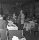 Mannekänguppvisning på Centralhotellet. 19 september 1956.