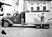 Ahlgrens tekniska fabrik, augusti 1944
Seriefiguren Karl-Alfred gör reklam för Läkerol
