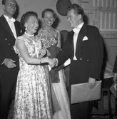 Ahlgrens Tekniska Fabrik AB, 70 årsjubileum.  Middag och medaljutdelning på Central Hotellet. 8 juni 1956.
